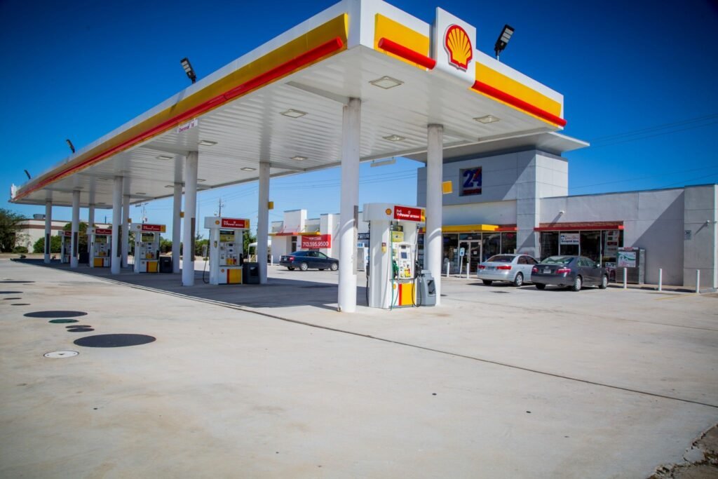 About-Dhanani-Private-Equity-Group-1-1_Page_05_Image_0006