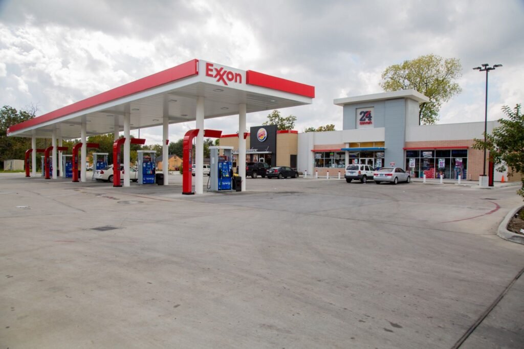 About-Dhanani-Private-Equity-Group-1-1_Page_07_Image_0003