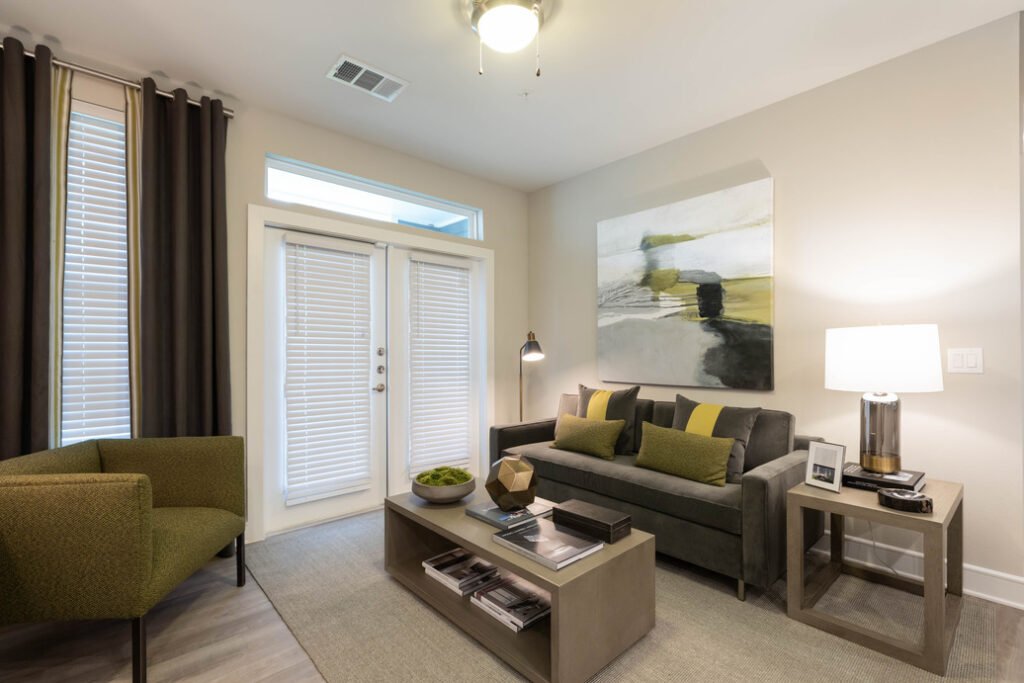 SECOND-HOLZWARTH-PIC